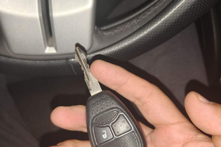 Used Jeep Compass 2013 2.0L two-wheel drive sport version
