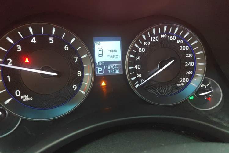 Used Infiniti Q70 2015 Q70L 2.5L Elite Edition Odometer Close Up