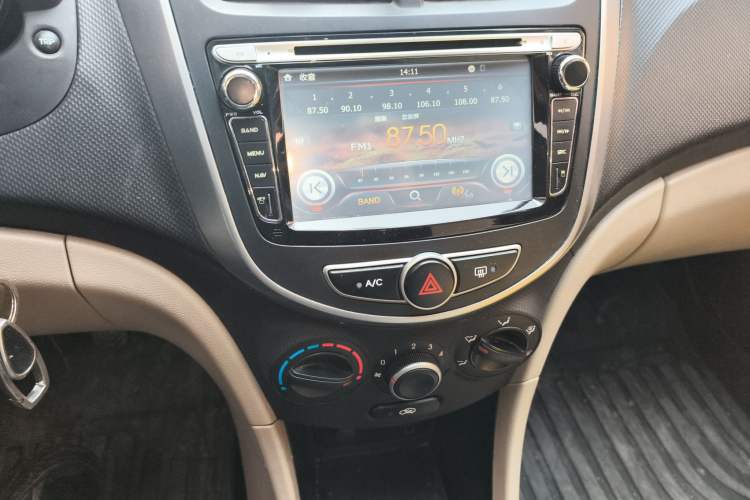 Used Hyundai Verna (older generation) 2014 1.4L Manual Smart GLS Trim
