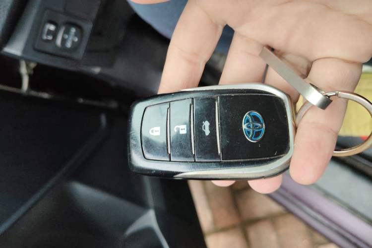 Used Toyota Levin 2016 Dual-Engine 1.8H GS E-CVT Elite Model with Sunroof
