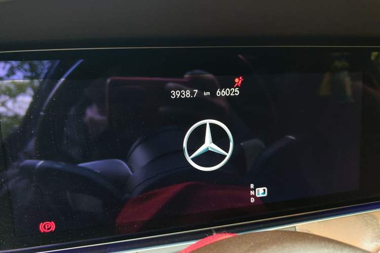 Used Mercedes-Benz E-Class 2023 E 300 L Prestige Edition Odometer Close Up