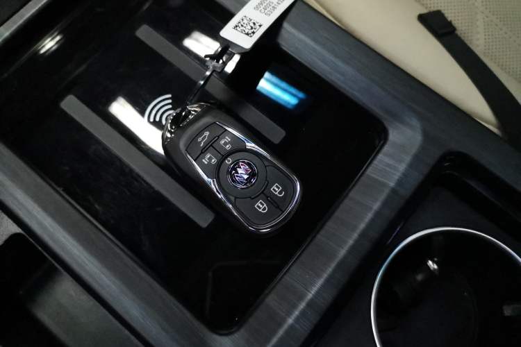 Used Buick GL8 2022 ES Land Cruiser 653T Luxury Model
