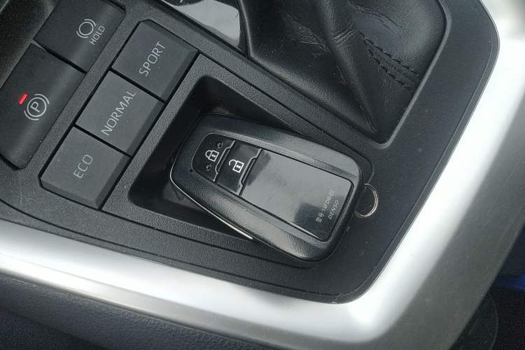 Used Toyota RAV4 2021 2.0L CVT Two-Wheel Drive Fashion Edition