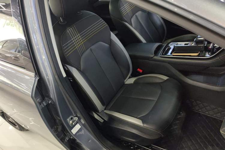 Used Roewe i6 MAX 2020 300TGI Automatic Cool & Stylish Skyroof Edition
