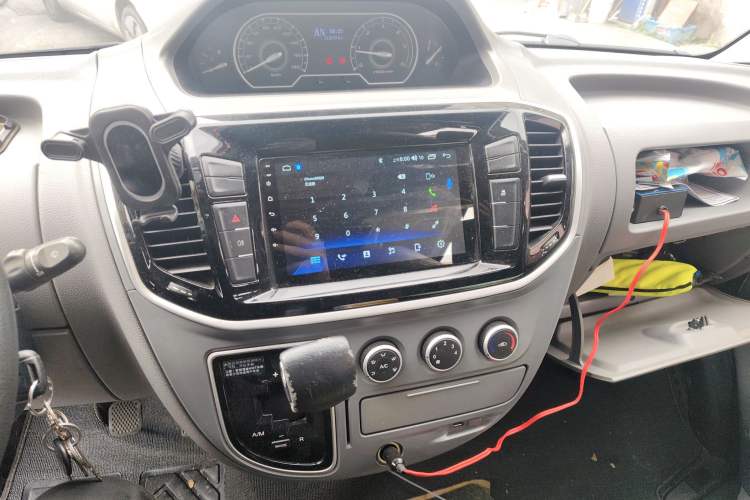 Used SAIC MAXUS Xintu V80 2019 2.5T Classic Edition AMT Aoyuntong Facelifted Long Wheelbase Mid-Height 7-Seater
