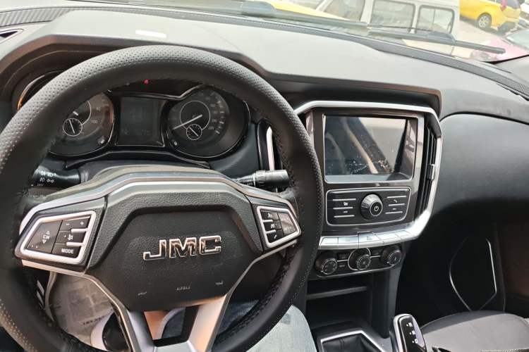 Used JMC Yuhu EV 2022 4x2 LX JX1032PSEF5BEV Center Console