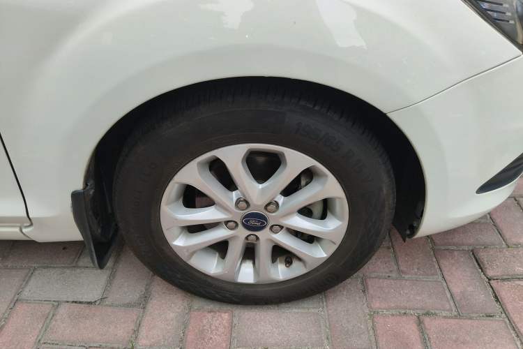 Used Ford Focus 2013 Hatchback Classic 1.8L Automatic Base Model Right Front Wheel Hub