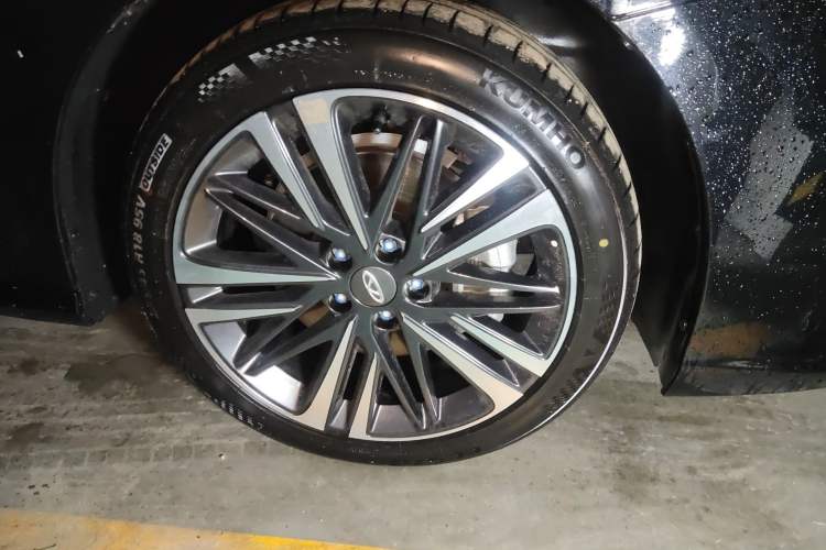 Used Chery Arrizo 8 PRO 2025 Model Pro 2.0T Luxury Version Right Front Wheel Hub