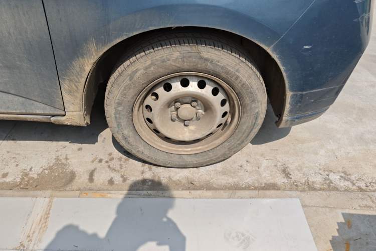 Used Wuling Hongguang PLUS 2020 1.5L Manual Standard Edition 5 Seats Right Front Wheel Hub