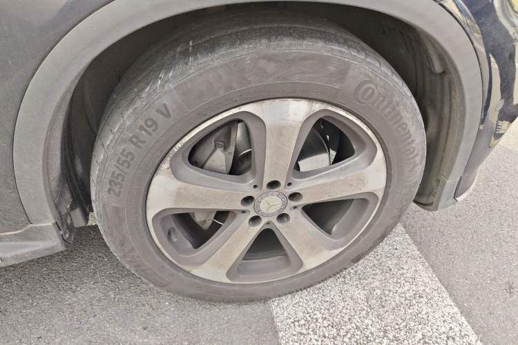 Used Mercedes-Benz GLC 2017 GLC 300 4MATIC Sport Edition Right Front Wheel Hub