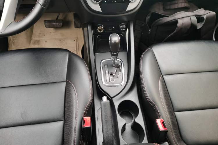 Used CHANGAN CS35 2015 1.6L Automatic Luxury Model China IV Standard Gear Lever