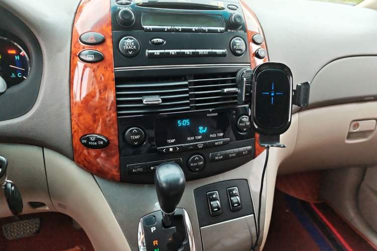 Used Toyota SIENNA 2005 3.3 XLE Audio And AC Panel