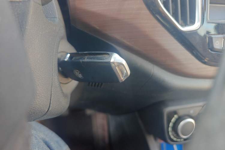 Used FAW Senya R7 2016 1.6L Manual Smart Version
