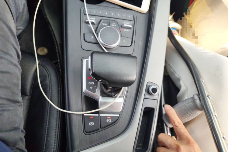 Used Audi A4L 2018 30th Anniversary Edition 40 TFSI Trendy Model Gear Lever