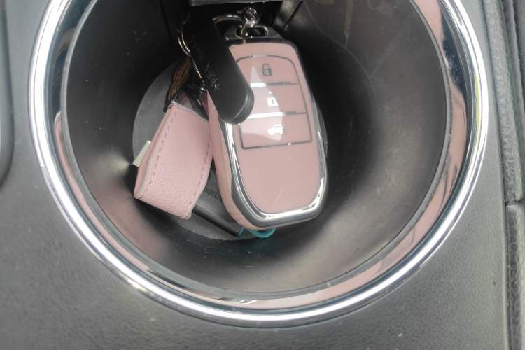 Used Toyota Highlander 2018 2.0T Four-Wheel Drive Prestige Version 7 Seats China VI Standard Vehicle Key