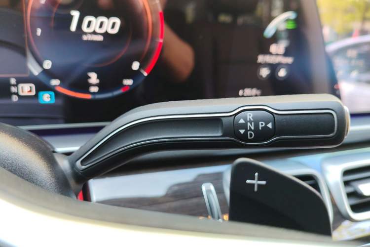 Used Mercedes-Benz GLE 2023 GLE 350 4MATIC Stylish Model Gear Lever