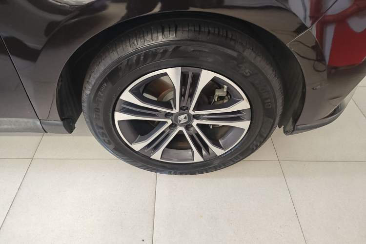 Used BORGWARD BX7 2016 28T Four-Wheel Drive Flagship Version 5 Seats Right Front Wheel Hub