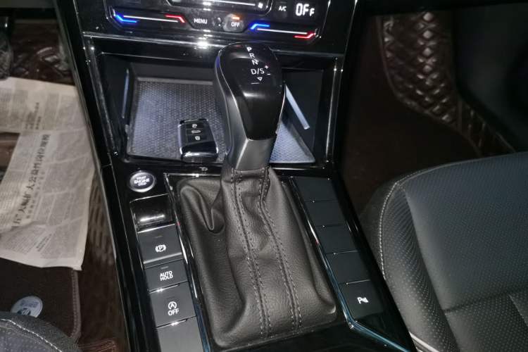 Used Volkswagen Passat 2024 380TSI Starry Dragon Edition Gear Lever