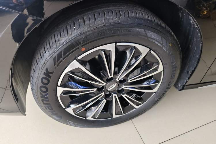 Used Fengyun A8 2024 127 Yufeng Edition Left Front Wheel Hub