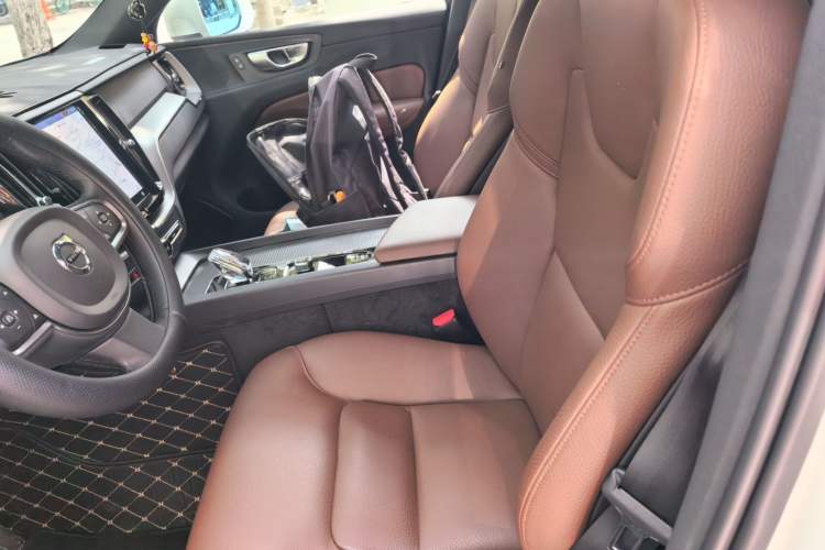 Used Volvo XC60 2024 B5 4x4 Smart Luxury Edition Left Front Seat