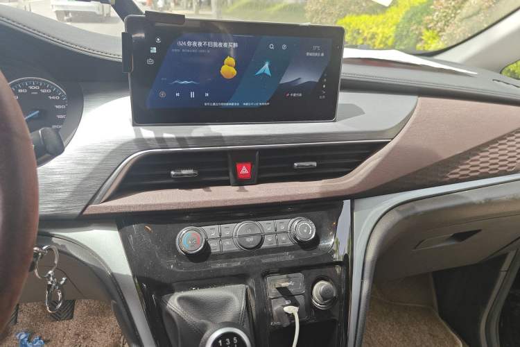 Used JAC Refine M3 2023 1.5T 7/8-Seater Smart Connectivity Version
