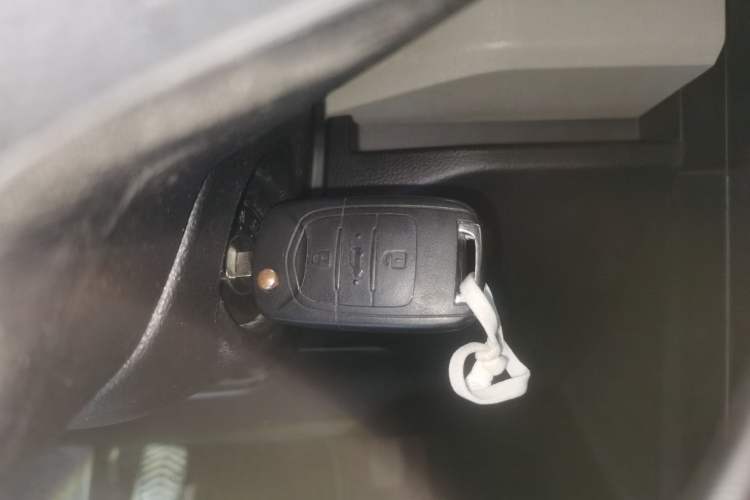 Used Wuling Hongguang PLUS 2019 1.5T Manual Comfort Version 7 Seats Vehicle Key