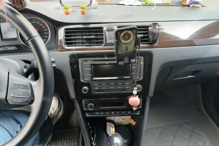 Used Volkswagen Santana 2013 1.6L Automatic Luxury Edition