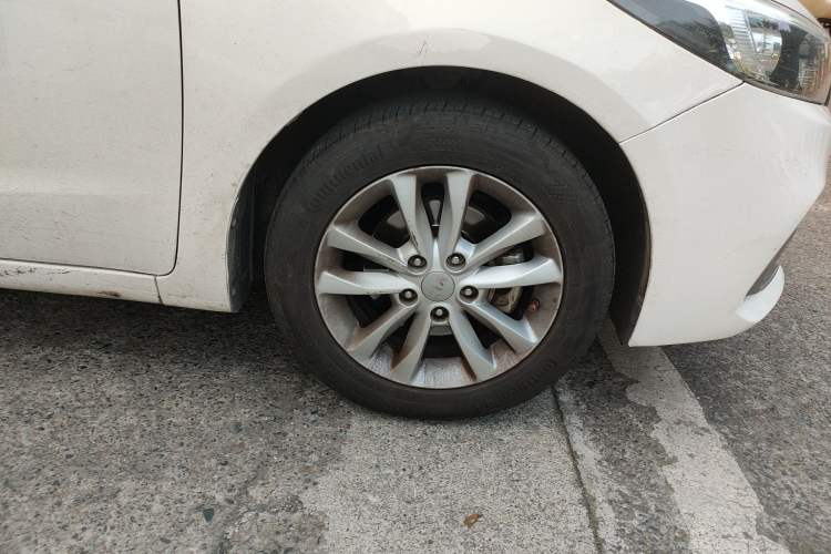 Used Kia K3 2016 1.6L Automatic GLS Right Front Wheel Hub