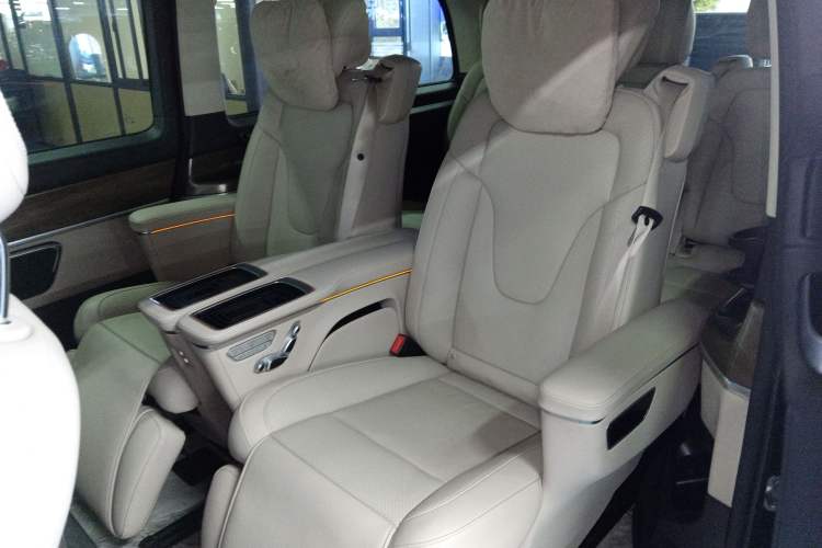 Used Mercedes-Benz V-Class 2021 V 260 L Long-wheelbase Luxury Edition