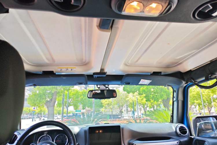 Used Jeep Wrangler 2015 2.8TD Sahara Four-Door Comfort Edition
