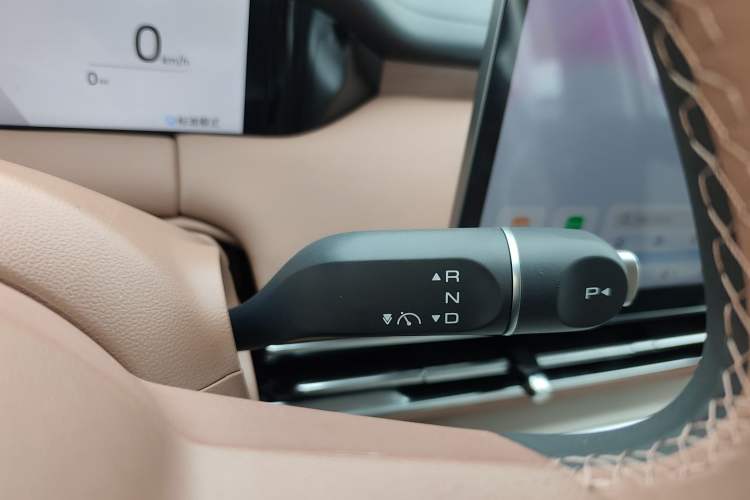 Used Wuling Bingo S 2025 Model 325km Deluxe Edition Gear Lever