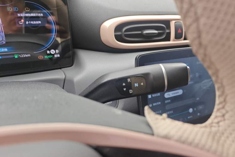 Used Leapmotor T03 2021 400 Luxury Edition Gear Lever