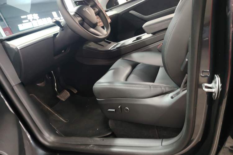 Used Tesla Model Y 2023 Rear-Wheel-Drive Version
