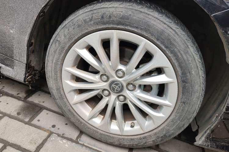 Used Toyota Allion 2021 2.0L Luxury Edition Right Front Wheel Hub