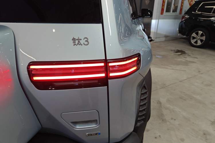 Used Formula Leopard Titanium 3 2025 501 km Range Rear-Wheel Drive Intelligent Driving Max Edition