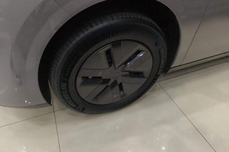 Used Li Auto MEGA 2024 Ultra Model
