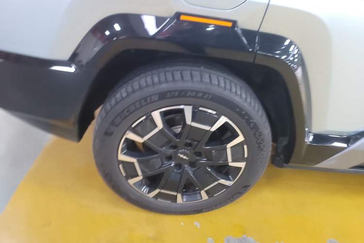 Used Formula Leopard Leopard 8 2025 Smart & Brave Flagship Edition 7 Seats