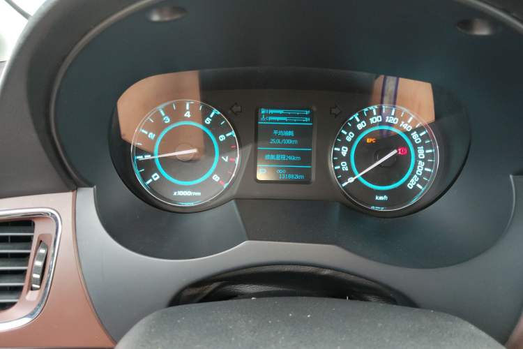 Used JAC Refine M5 2016 2.0T Gasoline Automatic Business Edition