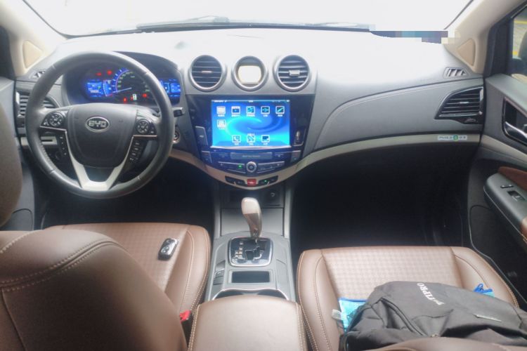 Used BYD S7 2016 2.0T Automatic Prestige Edition Center Console