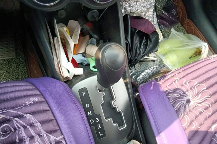 Used Kia K2 2012 Sedan 1.4L Automatic GLS Commemorative Edition Gear Lever