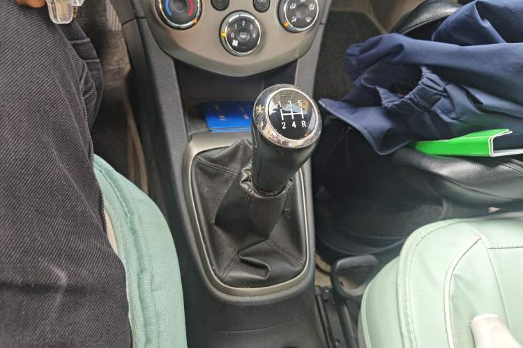 Used Chevrolet Aveo Sonic 2011 Sedan 1.4L MT SL