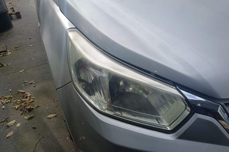 Used Venucia R50 2013 1.6L Automatic Fashion Edition Right Front Headlight