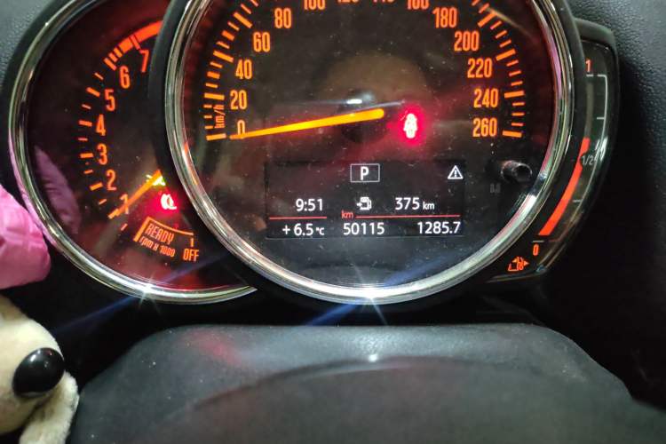 Used MINI Countryman 2018 1.5T COOPER ALL4 Artist Odometer Close Up