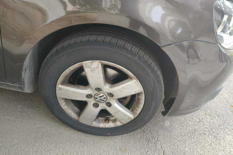 Used Volkswagen Touran 2013 1.4T Manual Fashion Edition 5 Seats Right Front Wheel Hub