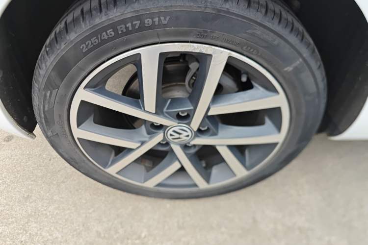 Used Volkswagen Golf 2020 Zhiai Edition 200TSI DSG Comfortable & Ambitious Version Exterior 5