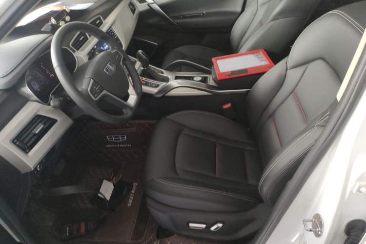 Used Geely Auto Emgrand X7 Sport 2018 1.8TD Automatic Two-Wheel Drive Smart 4G Connected Version
