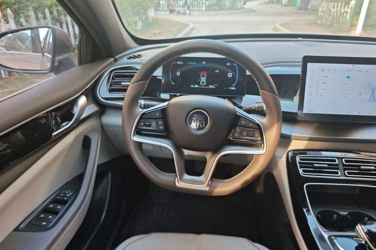 Used BYD Qin PLUS 2024 Honor Edition EV 420KM Leading Model
