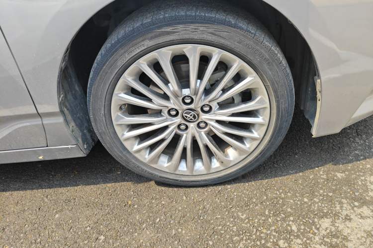 Used Toyota Avalon 2019 Dual-Engine 2.5L XLE Prestige Version China VI Standard Right Front Wheel Hub