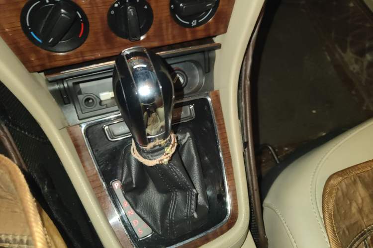 Used Volkswagen Lavida 2013 Restyled Classic 1.6L Automatic Comfort Edition Gear Lever