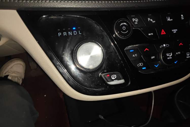 Used Chrysler Grand Voyager PHEV 2019 3.6L Plug-in Hybrid